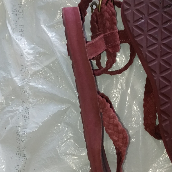 Teva maroon ankle strap outdoor foam sandals 9 - Picture 5 of 7
